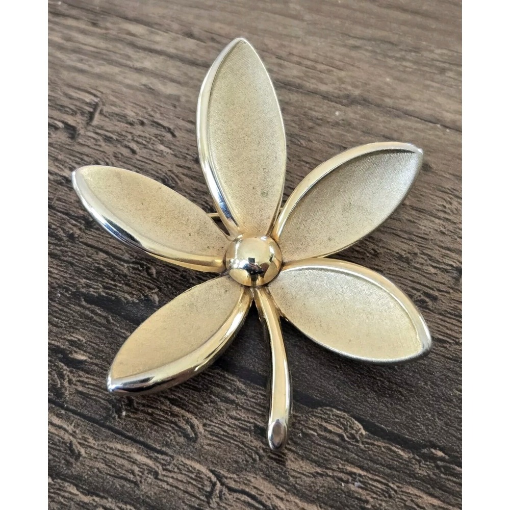 VTG Mid Century Gold Tone Flower Brooch/Pin by Trifari 1960's Matte/Smooth VGUC
